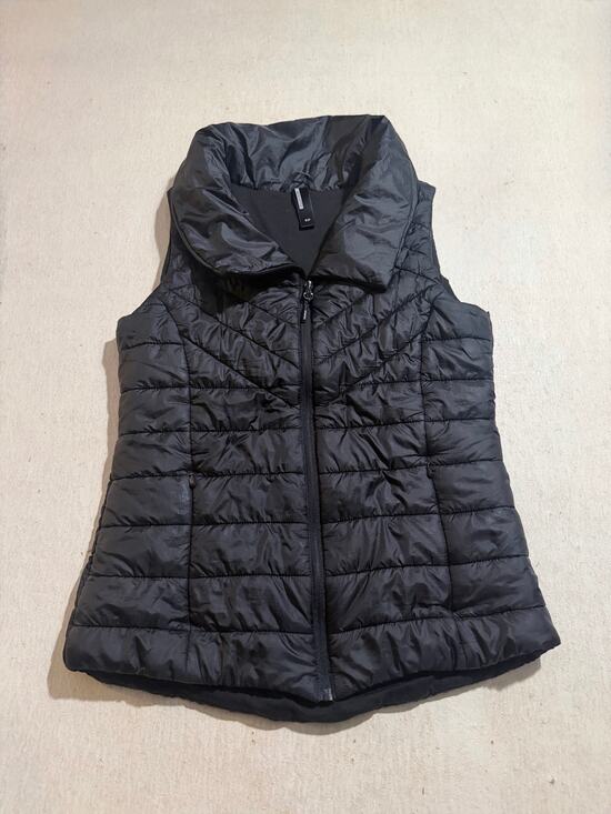 Mondetta Jackets & Blazers - Mondetta women’s black puffer vest